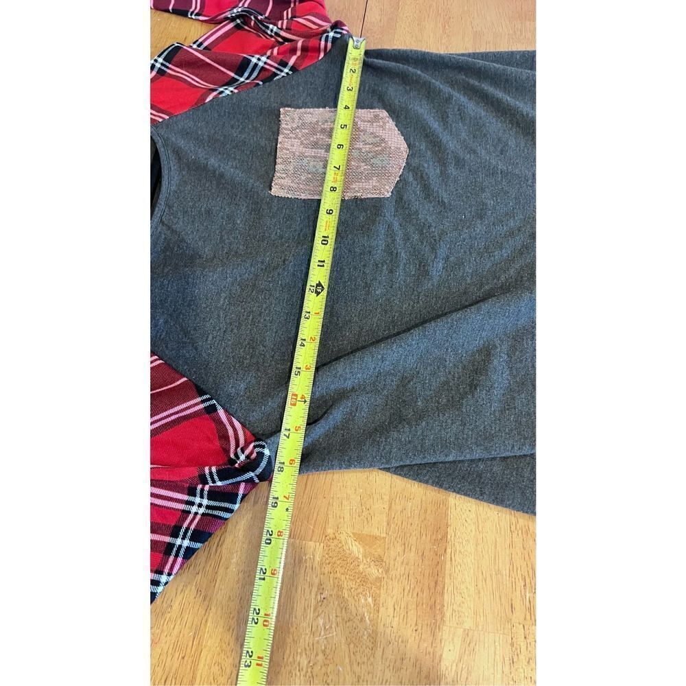 GRAY TOP BUFFALO PLAID SLEEVE GOLD SEQUIN POCKET TOP WOMENS SZ L CHRISTMAS - Picture 6 of 7